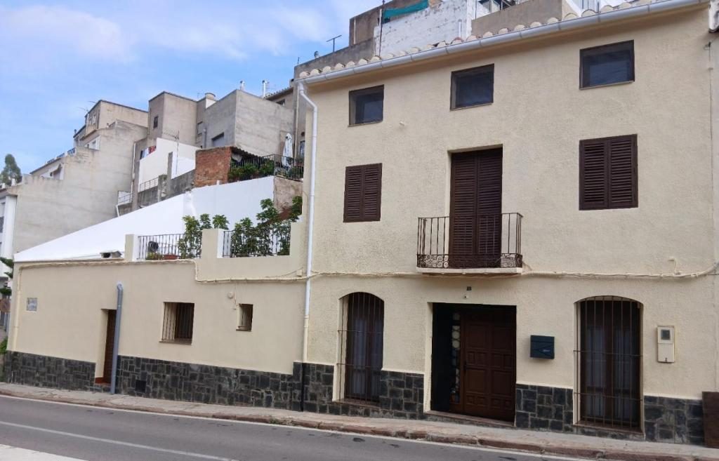 Fachada de Casa de la Cueva en Figueroles