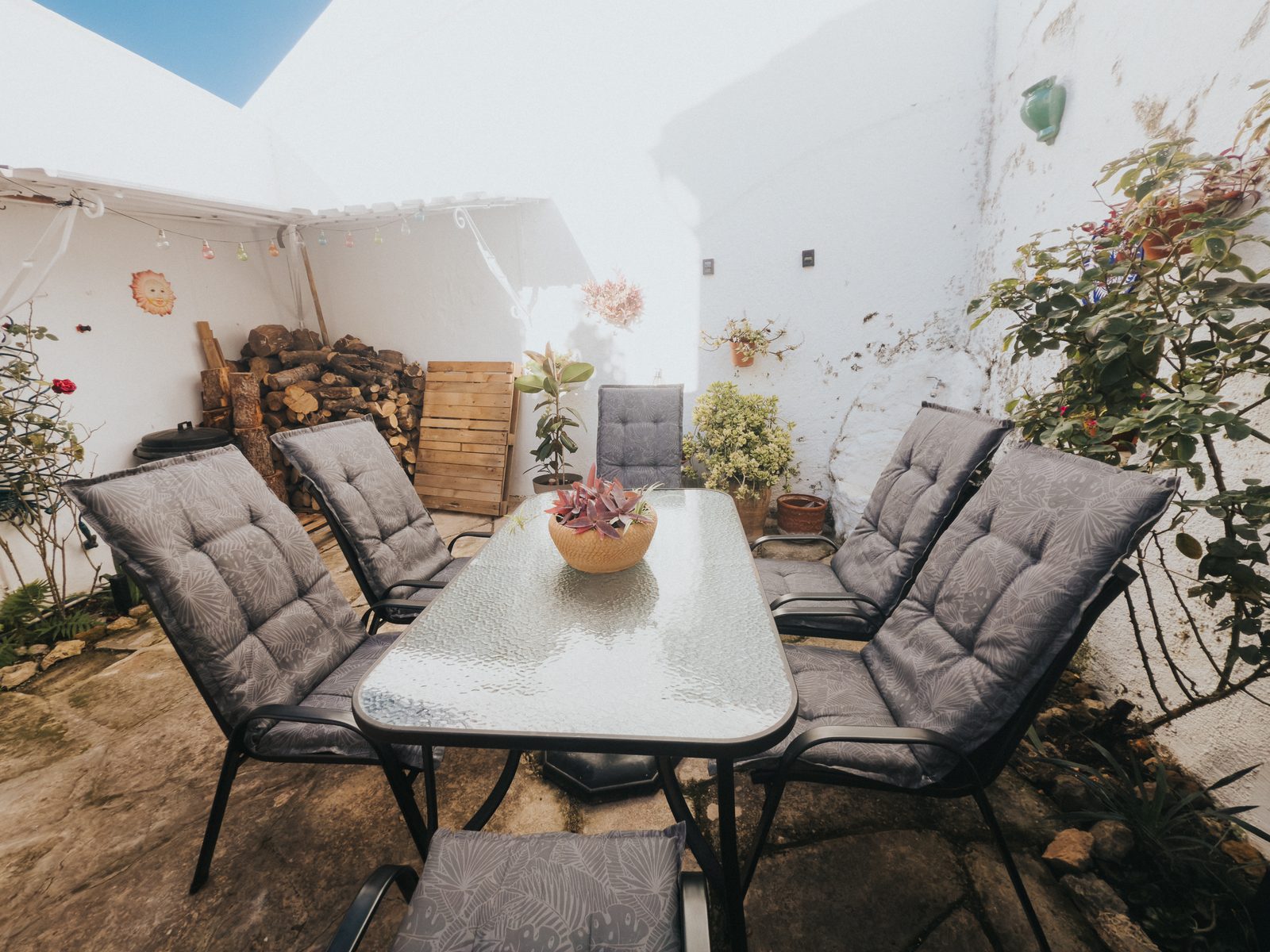 Patio con barbacoa y zona de comer
